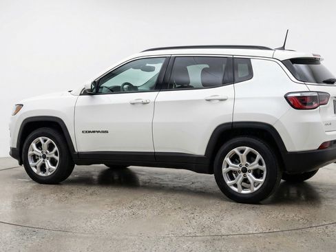 Used 2025 Jeep Compass Latitude AWD/4WD image 5