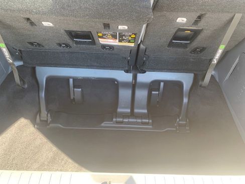 Used 2023 Toyota Sienna XLE image 31