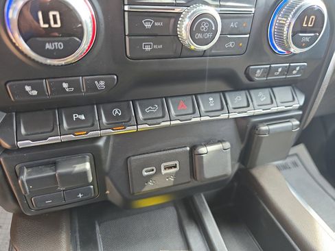 Used 2019 GMC Sierra 1500 SLT w/ SLT Premium Package image 30