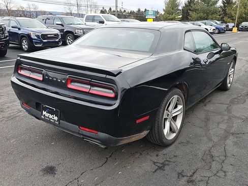 Used 2016 Dodge Challenger R/T image 2