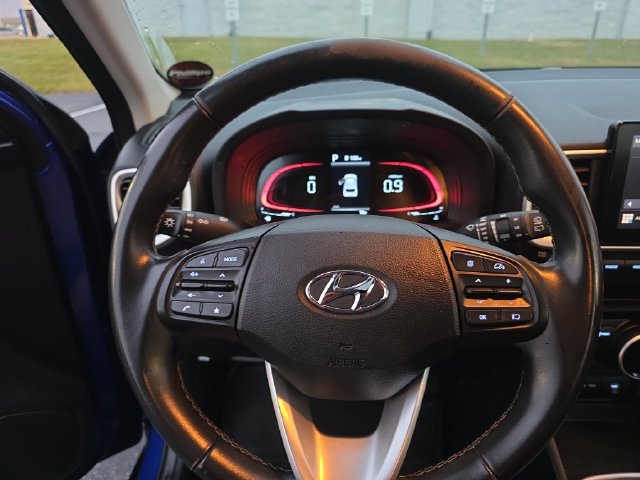 Used 2024 Hyundai Venue SEL FWD image 25