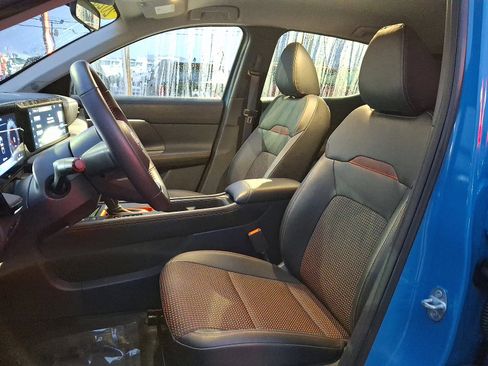 Certified 2025 Nissan Kicks SR image 13