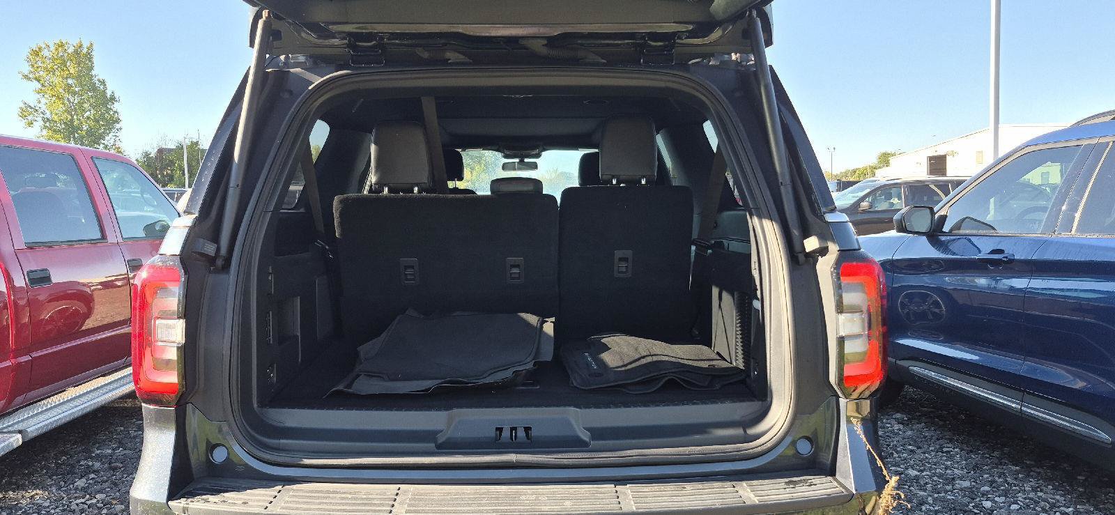 Used 2024 Ford Expedition Max Limited AWD/4WD image 5