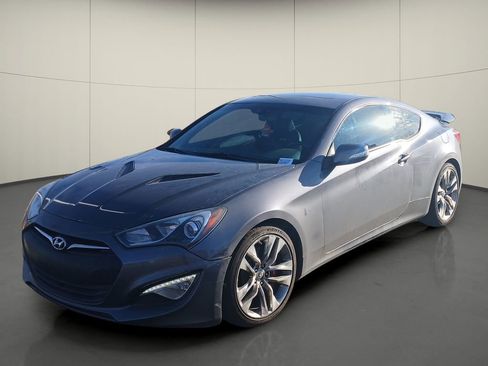 Used 2015 Hyundai Genesis 3.8 image 3