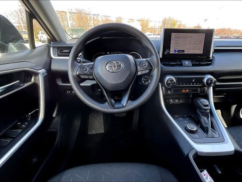 Used 2025 Toyota RAV4 XLE AWD/4WD image 17