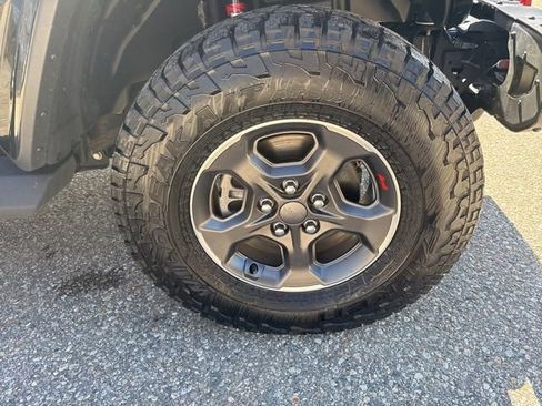 Used 2022 Jeep Gladiator Rubicon w/ LED Lighting Group AWD/4WD image 11