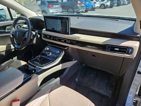 Used 2022 Lincoln Nautilus Reserve w/ Equipment Group 201A AWD/4WD image 32