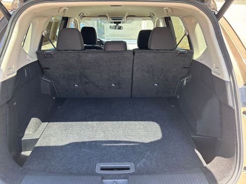 Used 2025 Nissan Rogue SV FWD image 33