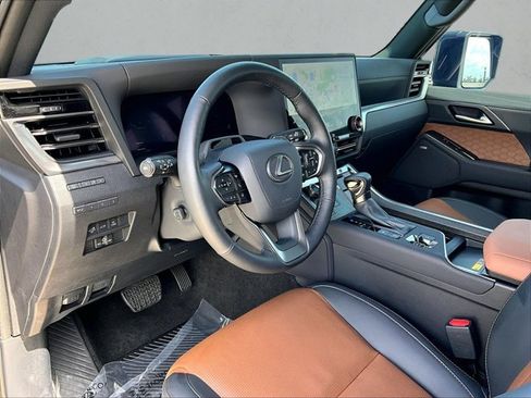 Used 2026 Lexus GX 550 w/ Cold Area Package AWD/4WD image 14