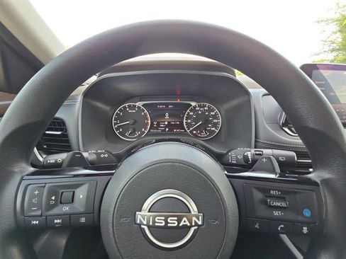 Used 2022 Nissan Rogue SV FWD image 25