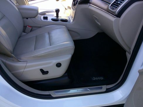 Used 2014 Jeep Grand Cherokee Limited w/ Luxury Group II image 53