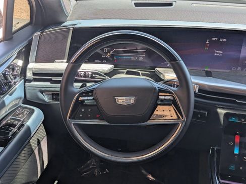 Certified 2025 Cadillac Escalade IQ Luxury 2 AWD/4WD image 16