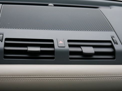 Used 2020 Land Rover Defender 110 image 31