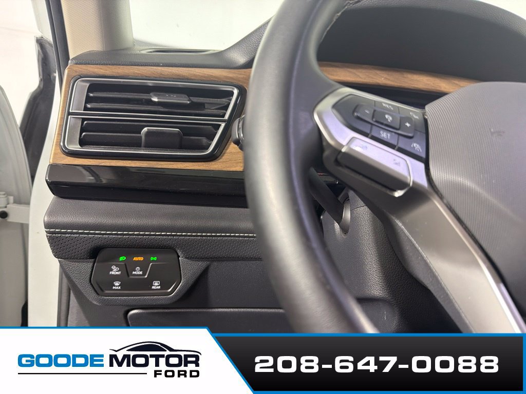Used 2025 Volkswagen Atlas SE AWD/4WD image 13