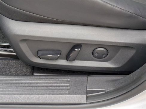 Used 2023 Nissan Rogue SV w/ SV Premium B Package image 15