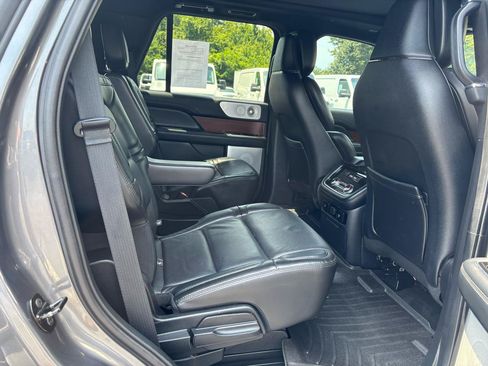 Used 2021 Lincoln Navigator Reserve w/ Luxury Package RWD image 17