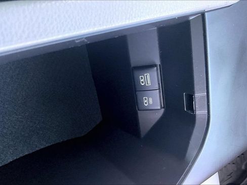 Used 2023 Toyota Camry SE FWD image 16