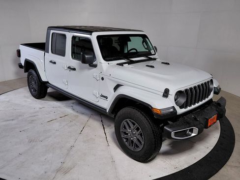New 2025 Jeep Gladiator Sport AWD/4WD image 1