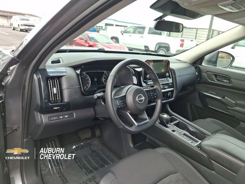 Used 2025 Nissan Pathfinder SV FWD image 19