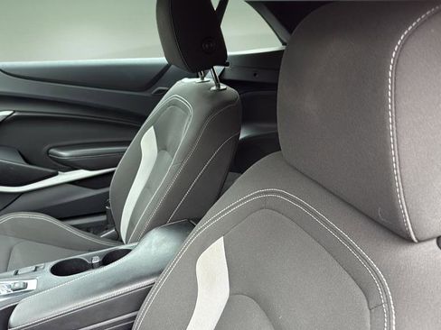 Used 2019 Chevrolet Camaro LT image 10