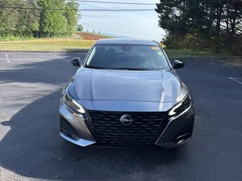 Used 2023 Nissan Altima 2.0 SR FWD image 2