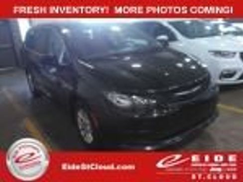 Used 2023 Chrysler Voyager LX FWD image 1