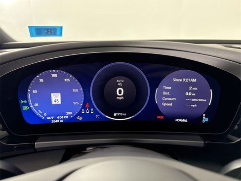 Certified 2025 Porsche Macan 4 Electric image 38