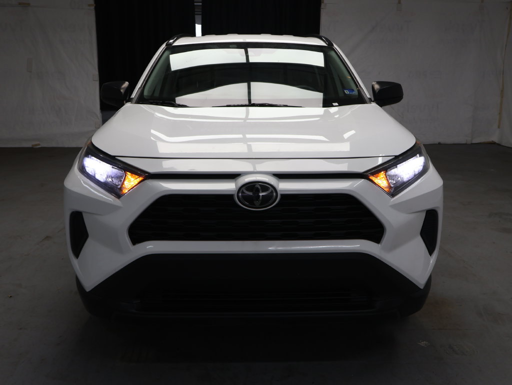 Used 2020 Toyota RAV4 LE FWD image 2