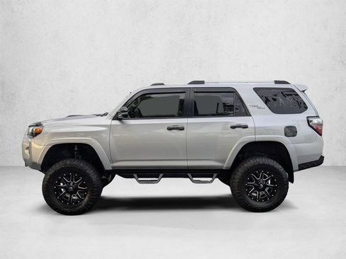 Used 2018 Toyota 4Runner TRD Off-Road Premium AWD/4WD image 9
