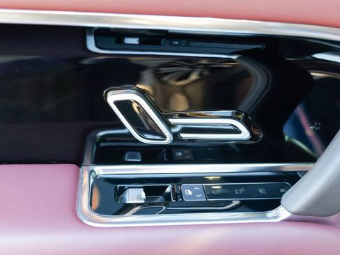 Used 2023 Land Rover Range Rover SE image 24