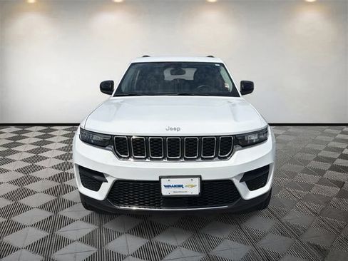 Used 2024 Jeep Grand Cherokee Laredo AWD/4WD image 2