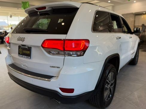 Used 2017 Jeep Grand Cherokee Limited AWD/4WD image 8