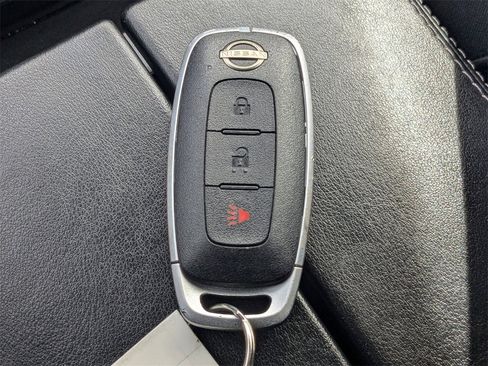 Used 2023 Nissan Rogue S image 31