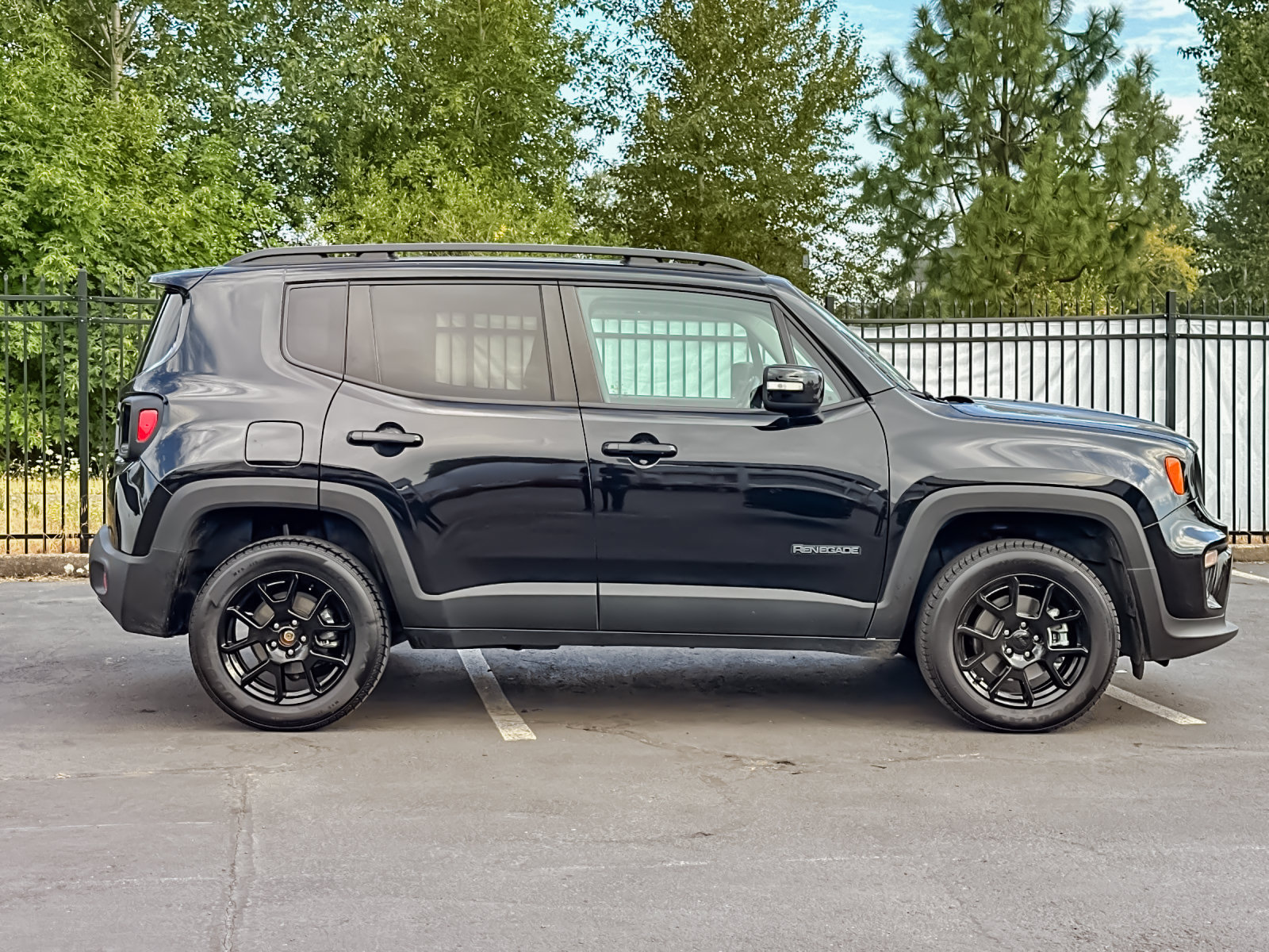 Used 2020 Jeep Renegade Altitude AWD/4WD image 2