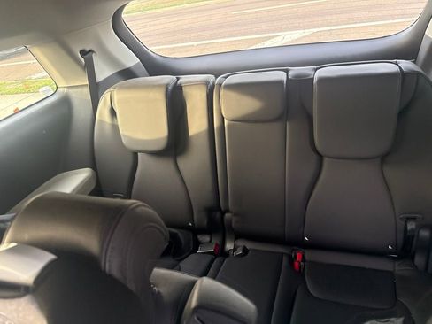 Used 2024 Kia Carnival LX FWD image 10