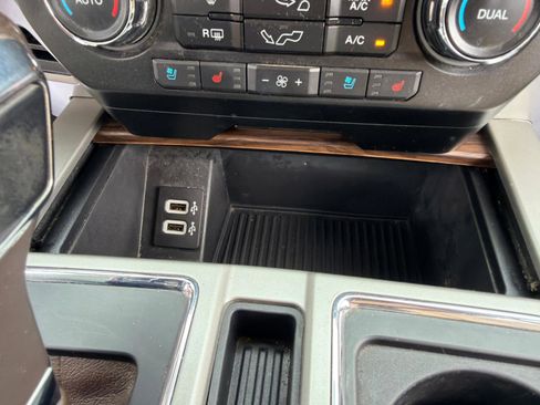 Used 2018 Ford F150 Lariat RWD image 29