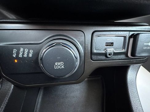 Used 2021 Jeep Renegade Latitude w/ Convenience Group AWD/4WD image 28