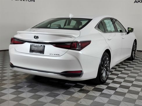 Used 2024 Lexus ES 300h w/ Luxury Package image 8