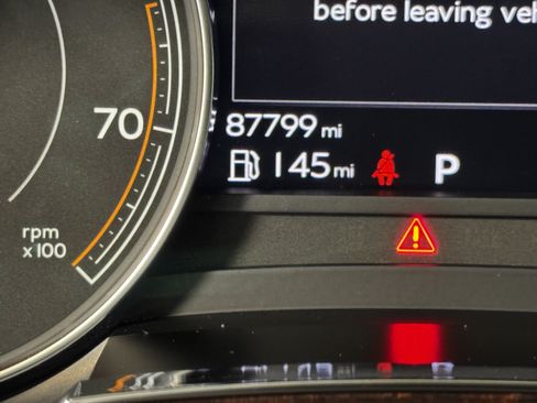 Used 2018 Bentley Bentayga AWD/4WD image 23
