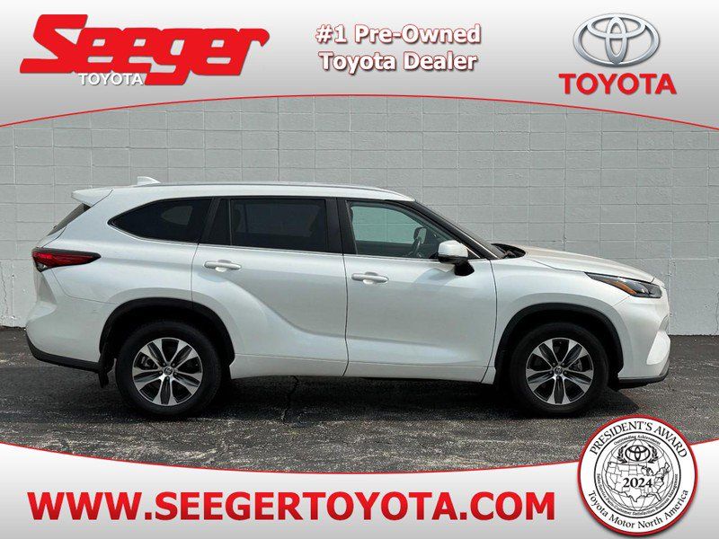 Certified 2023 Toyota Highlander XLE image 1