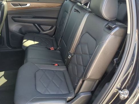 Certified 2024 Volkswagen Atlas SE image 18