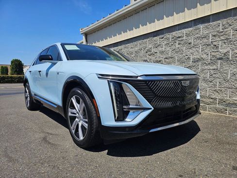 Used 2024 Cadillac Lyriq Tech w/ Driver Assist Package AWD/4WD image 13