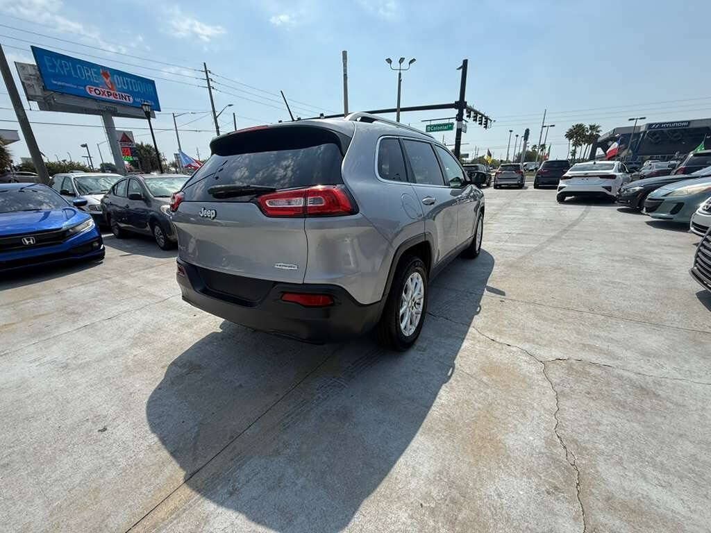 Used 2014 Jeep Cherokee Latitude w/ Cold Weather Group AWD/4WD image 4