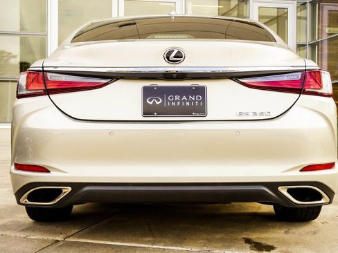 Used 2019 Lexus ES 350 w/ Premium Package image 11