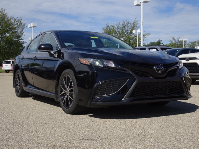 Used 2023 Toyota Camry SE w/ Convenience Package FWD image 32