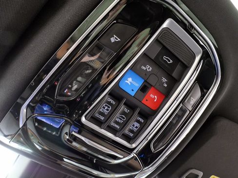 Used 2021 Jeep Grand Cherokee L Summit w/ Luxury Tech Group V AWD/4WD image 33
