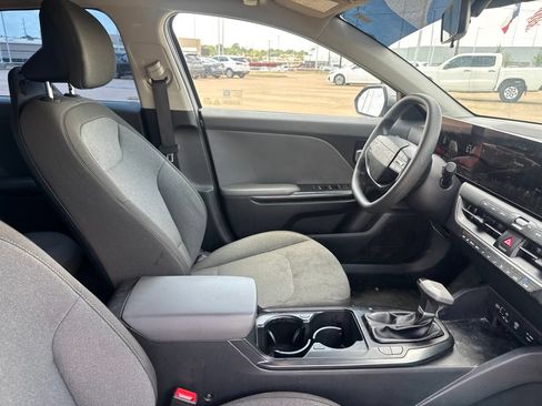 Used 2025 Kia K4 FWD image 28