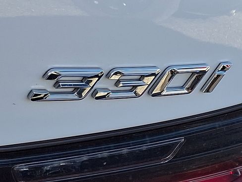 Used 2022 BMW 330i xDrive Sedan w/ M Sport Package image 31