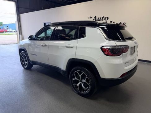 Used 2025 Jeep Compass Limited AWD/4WD image 2
