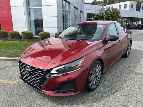 Certified 2024 Nissan Altima 2.0 SR image 4